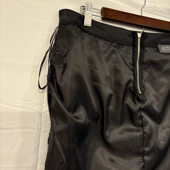 ASTR The Label Sequined Mini Skirt Size Large Black Party Sparkle Back Zip Lined - Picture 9 of 10